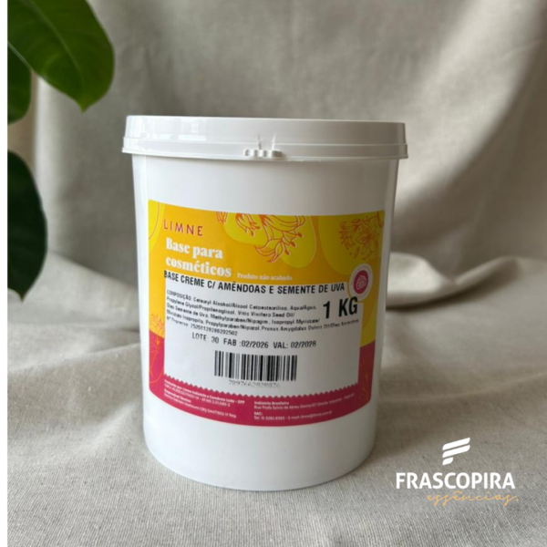 BASE CREME COM ÓLEO DE AMÊNDOAS E SEMENTE UVA 1KG