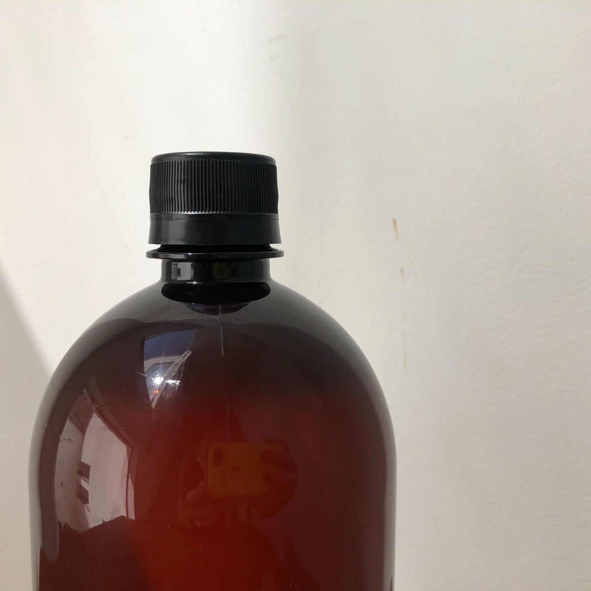 Frasco Pet Âmbar 1 litro com tampa lacre preta
